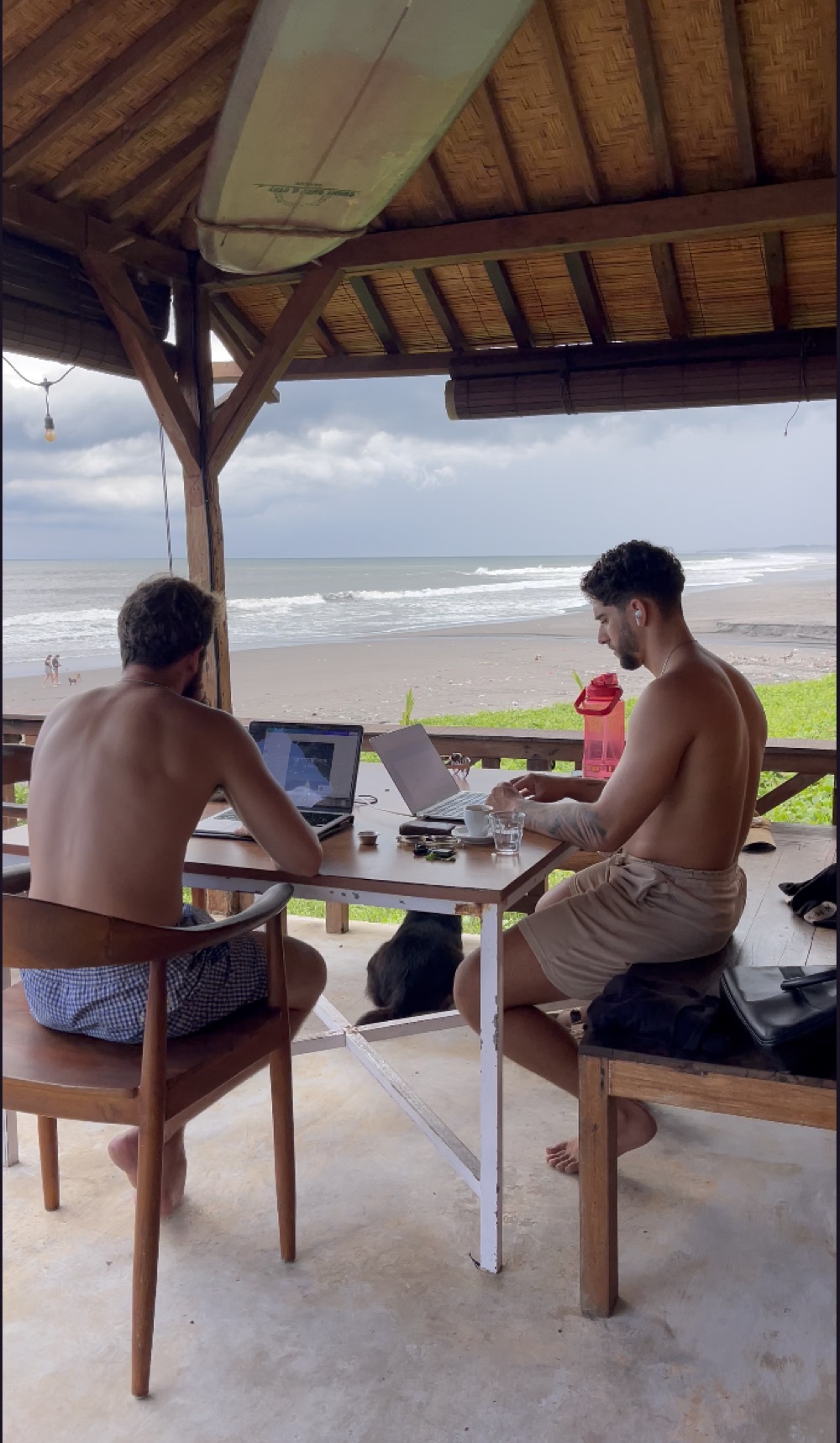 Rémi et Raphaël en session de travail à Bali